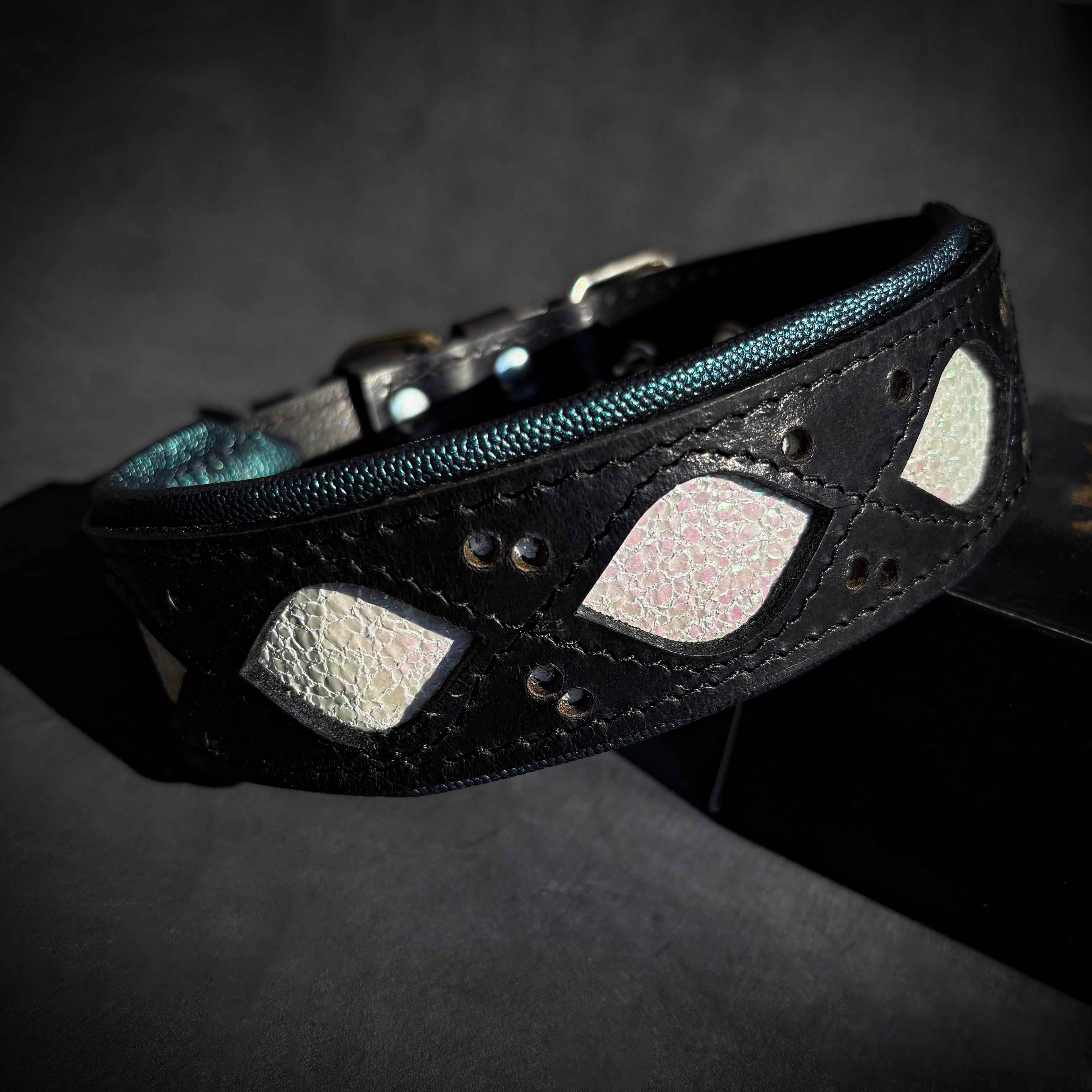 Bestia Avatar Limited Edition Dog Collar | Light-Reflective Leather | Orthopedic Foam | Handmade in Europe